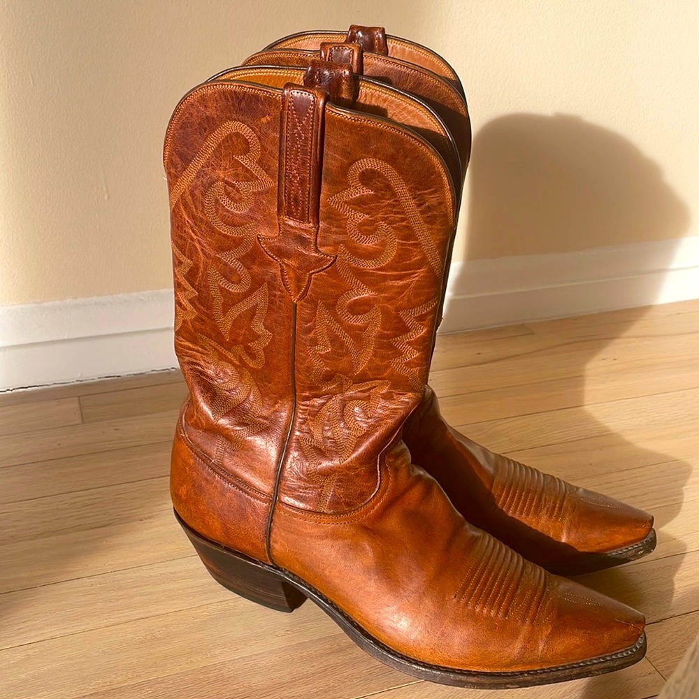 Lucchese Men’s 10.5 Cowboy Boots in warm light brown color -Western boots